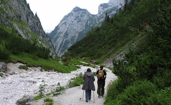 zur Hölltalangerhütte