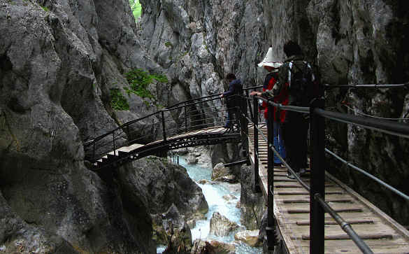 zur Hölltalangerhütte