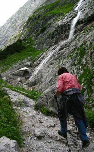 zur Hölltalangerhütte