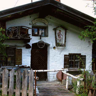 Schleifmuehlenklamm August Schuster Haus